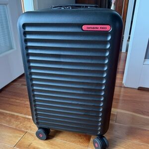 Samsonite Carry On Luggage - used once
